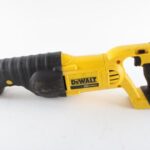 Cordless reciprocating saws