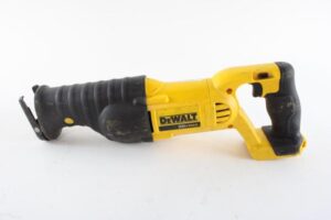 Cordless reciprocating saws